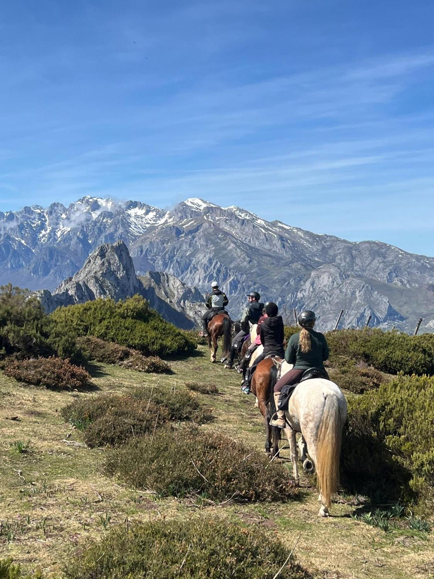 Hosteria Picos De Europa Potes Exterior photo